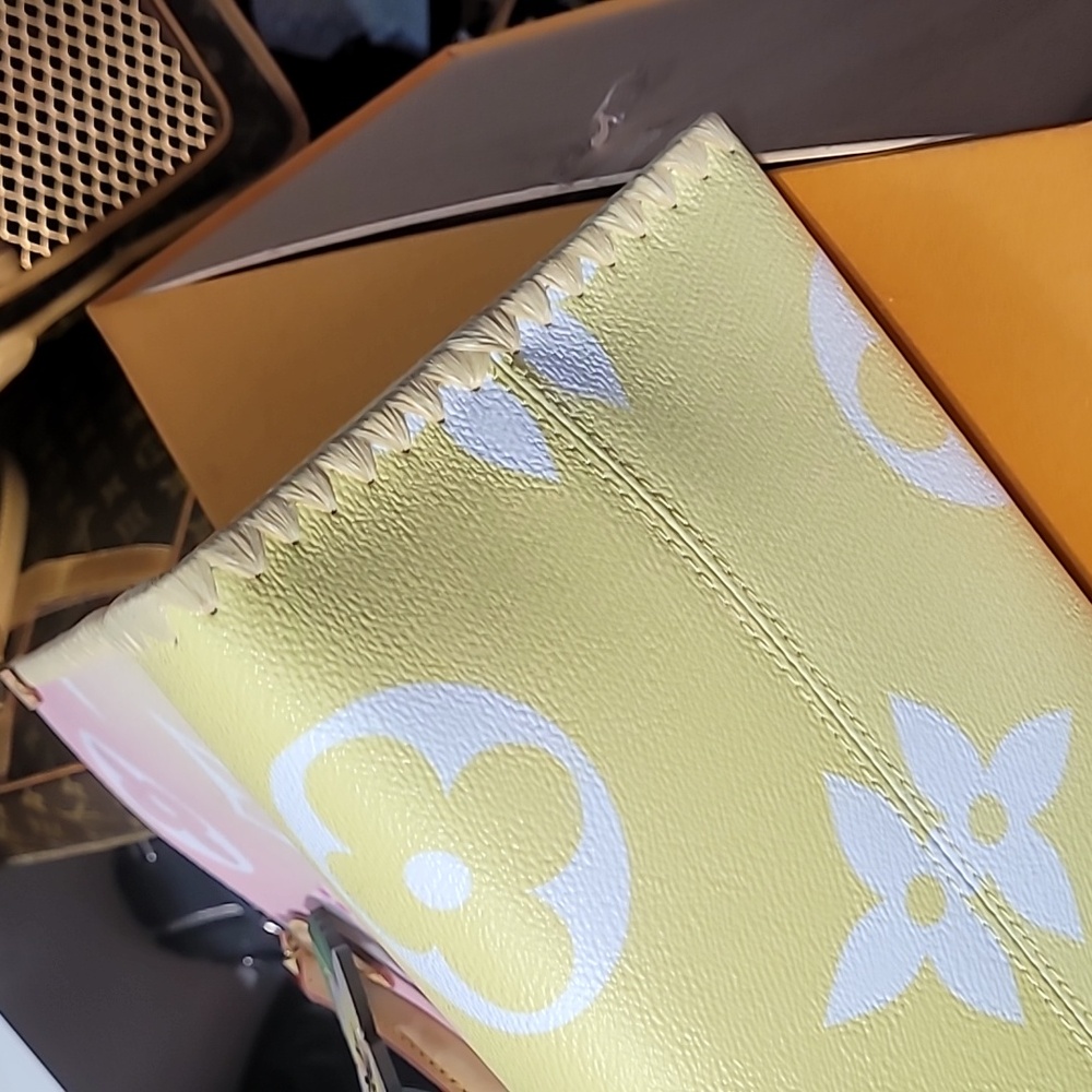 Louis Vuitton Onthego GM GUAM  Special  Edition  Collection New - Picture 8 of 16
